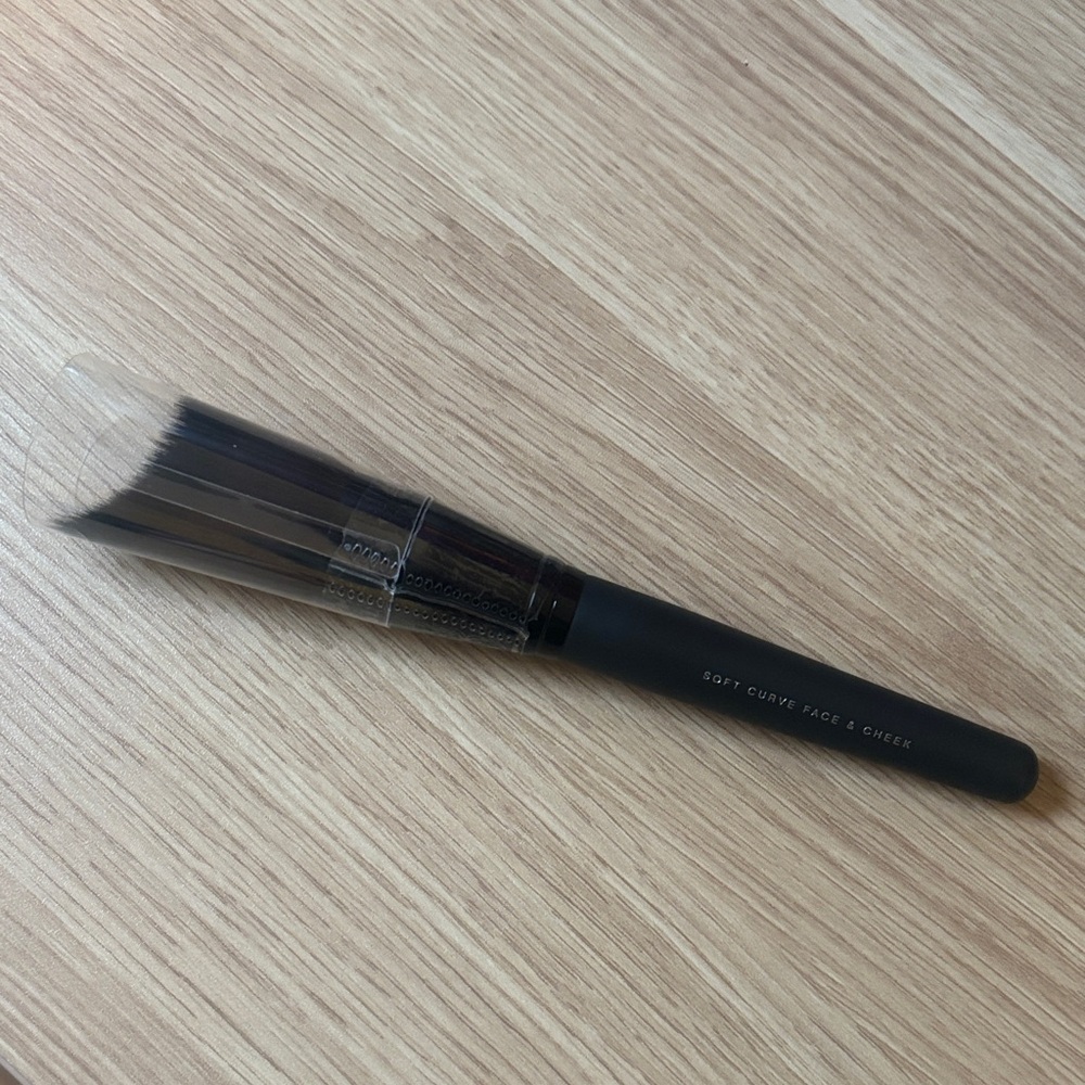 bareMinerals Soft Curve Face & Cheek Brush